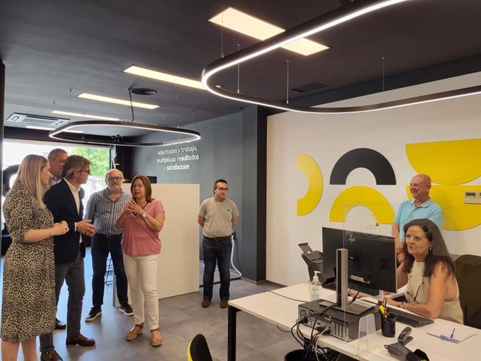 Visita Del Consejero De Economía, Hacienda Y Administración Digital, Luis Alberto Marín, Y La Alcaldesa De San Pedro Del Pinatar, Visitación Martínez, A La Nueva Oficina De La Agencia Tributaría De La Región De Murcia En El Municipio