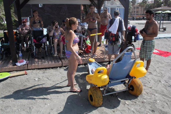 Asistencia en playas a personas con discapacidad.