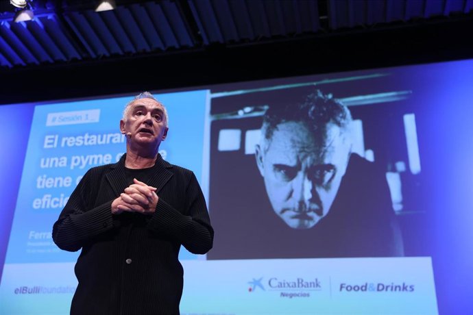 Ferran Adriá, durante el curso de Gestión en Restauración impartido por elBulliFoundation con la participación de CaixaBank 