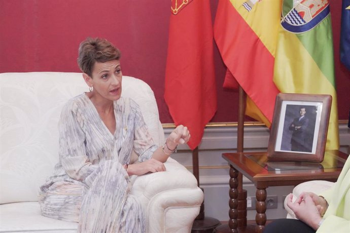 La presidenta de Navarra, María Chivite, durante una cumbre bilateral reunión con la presidenta de La Rioja, a 31 de mayo de 2022, en Logroño, La Rioja (España). Durante la cumbre se actualiza el convenio de colaboración que mantienen ambas administraci