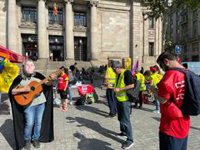 CCOO y UGT se manifiestan en Madrid contra la dirección de Correos