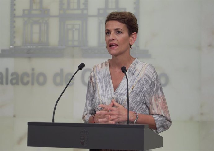 La presidenta del Gobierno de Navarra, María Chivite, comparece tras la firma del convenio de colaboración con la presidenta de La Rioja, durante una cumbre bilateral entre el Gobierno de La Rioja y el Gobierno de Navarra, a 31 de mayo de 2022, en Logro