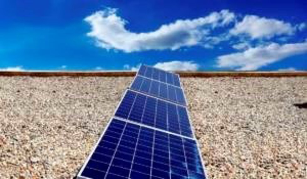 Placa solar en la cubierta de un edificio