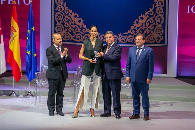 El presidente de Castilla-La Mancha, Emiliano García-Page, preside el acto institucional celebrado con motivo del Día de la Región en Puertollano