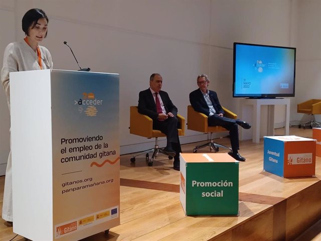 La Fundación Secretariado Gitano celebra 20 años del programa Acceder, en Santiago de Compostela.