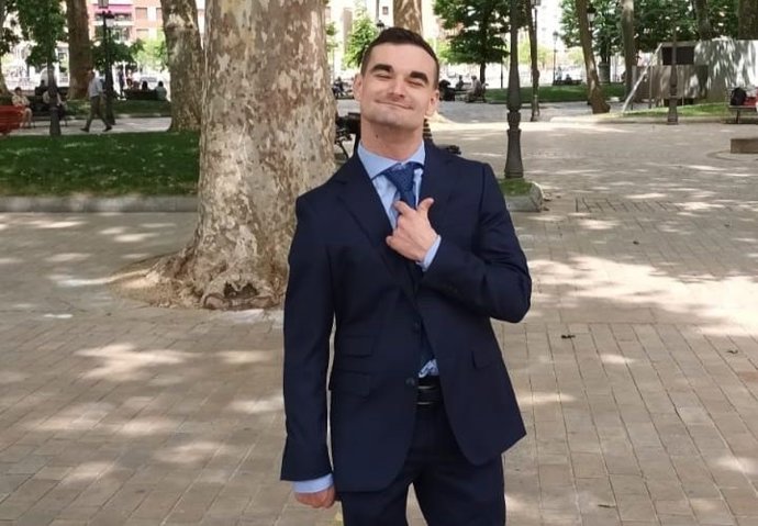 Archivo - Uno de los participantes del programa