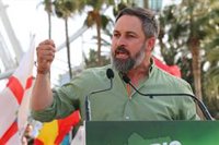 Abascal sostiene que el problema de la inmigración no es "el color" sino "qué tienen en la cabeza"
