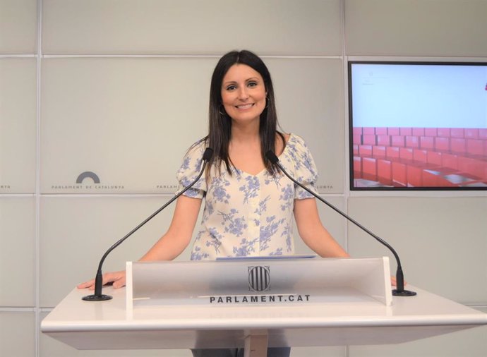 La portavoz del PP en el Parlament, Lorena Roldán, en rueda de prensa.