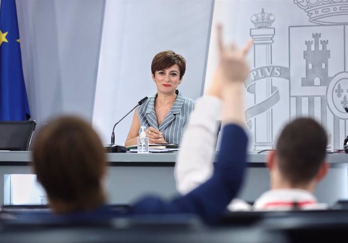 La ministra Portavoz, Isabel Rodríguez, interviene en la comparecencia tras el Consejo de Ministros celebrado en Moncloa, a 31 de mayo de 2022, en Madrid (España). El Gobierno ha aprobado hoy el PERTE de la Economía Social y de los Cuidados, que destina