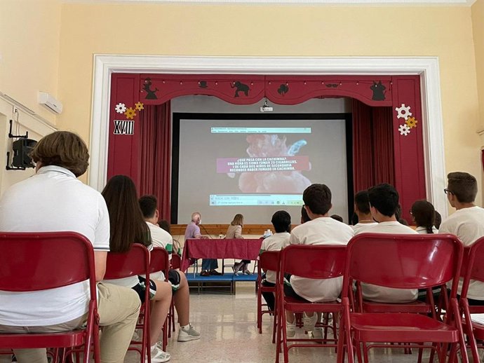 El Hospital Juan Ramón Jiménez  de Huelva se suma a la celebración del Día Mundial sin Tabaco con un acto para escolares.