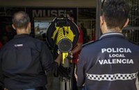 La Policía Local de València prueba un cañón sónico para el control de multitudes