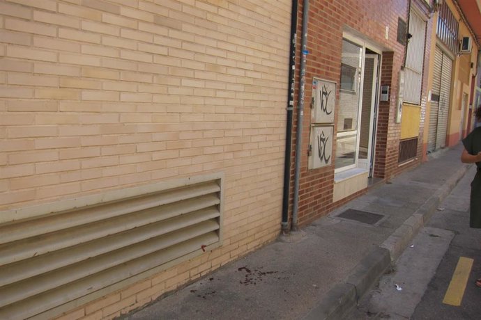 Portal del edificio donde un hombre ha matado a una mujer con arma blanca, en el barrio de San José de Zaragoza.