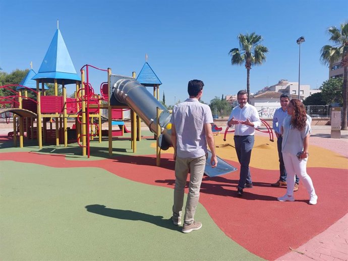 El alcalde de Palma, José Hila, mientras visita las mejoras urbanísticas.