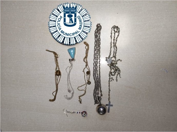 Detenidas dos mujeres tras ser sorprendidas robando en un piso de Carabanchel