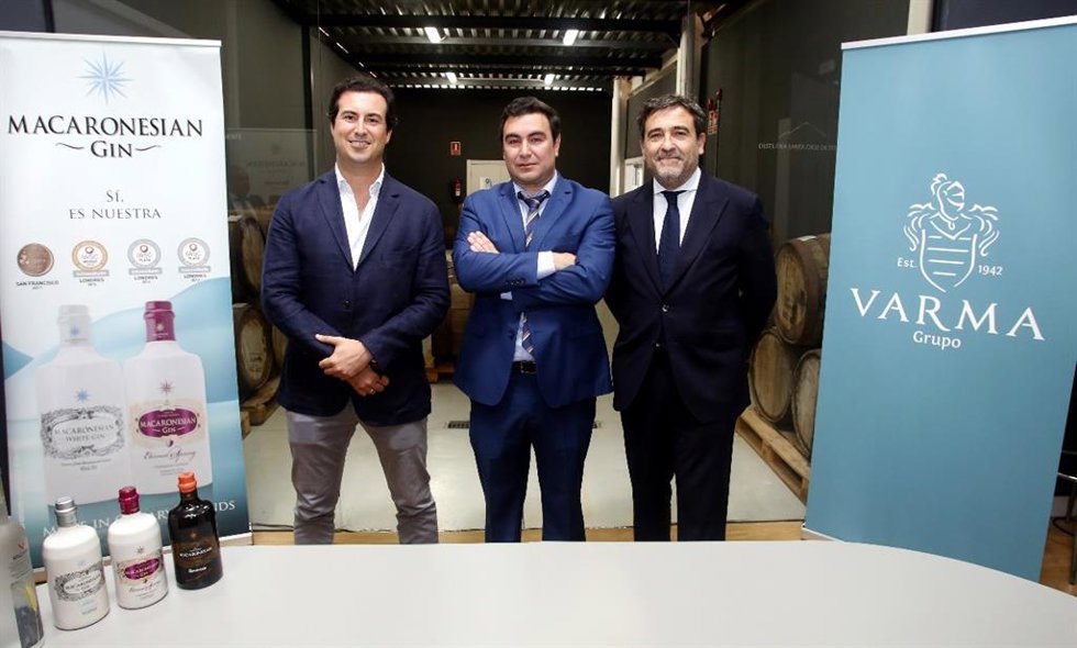 José Manuel de la Mata, vicepresidente de Grupo Varma, y Diego Rómbola, director general de Destilería Santa Cruz
