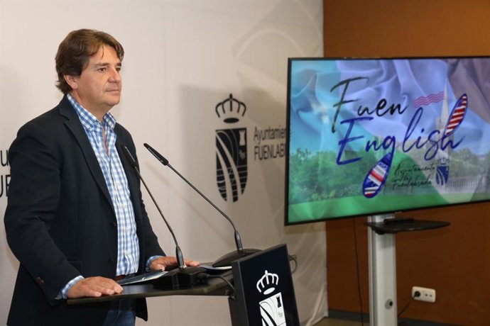 El alcalde de Fuenlabrada, Javier Ayala (PSOE), presenta los resultados del programa 'FuenEnglish'