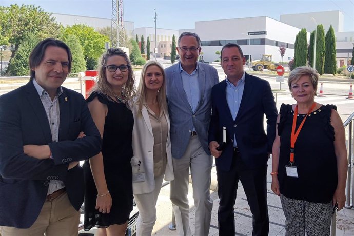 Los candidatos de Cs al Parlamento por Almería visitan la sede de Cosentino.
