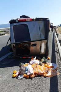 Rescatan a un hombre atrapado en una furgoneta accidentada en la autovía A-7, a la altura de Sangonera