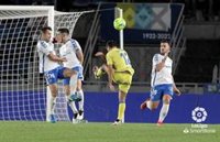 Tenerife y Las Palmas se citan en un doble derbi histórico camino de Primera