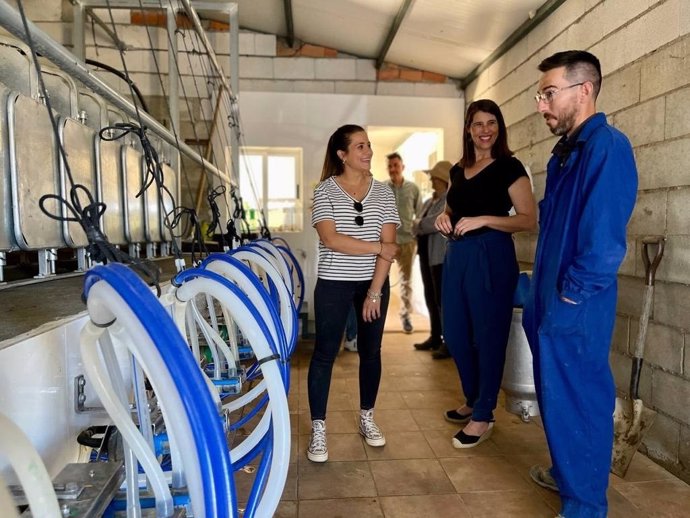 Visita a una explotación ganadera de caprino de leche regentada por un joven ganadero de Villanueva del Rey.