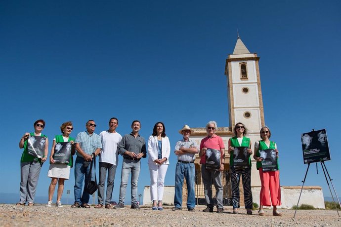 Presentación de la campaña de recogida de firmas para declarar el Parque Natural de Cabo de Gata-Níjar como espacio sin humo.