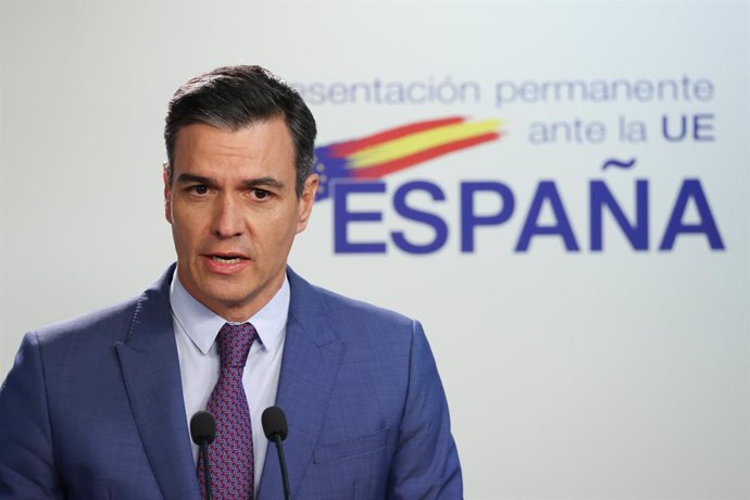 HANDOUT - 31 May 2022, Belgium, Brussels: Spanish prime Minister Pedro Sanchez speaks during a press conference on the second day of the special meeting of the European Council at the European Union headquarters. Photo: Francois Lenoir/European Council/