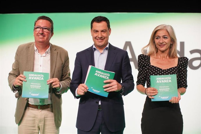 El presidente de la Junta de Andalucía y del PP-A, Juanma Moreno, el viernes 27 durante la presentación en Huelva del programa de su partido.  