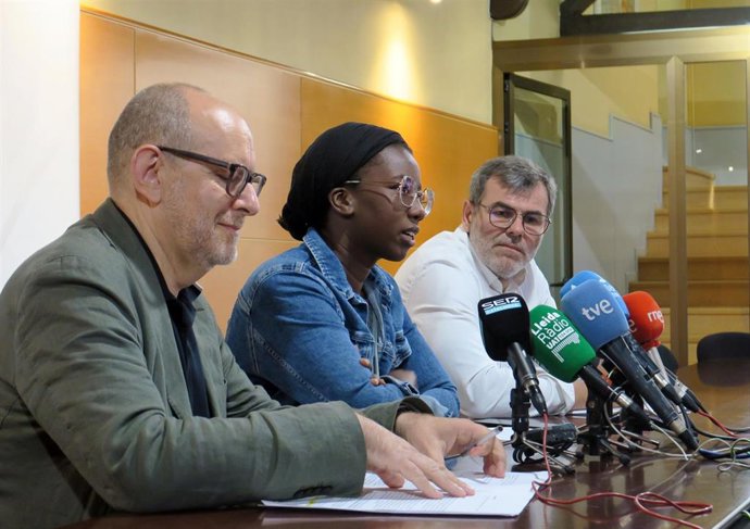 La concejal de Lleida Mariama Sall junto a los concejales Jaume Rutllant y David Melé
