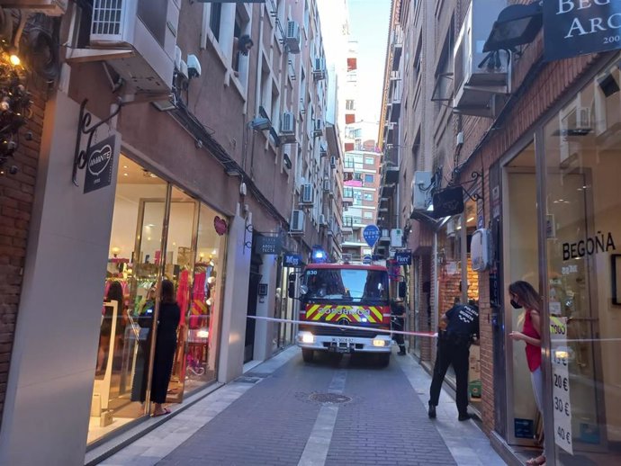 Imagen del camión de Bomberos, en la calle Jabonerías