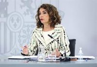 Montero niega que haya un compromiso con Bruselas sobre un impuesto finalista para actualizar las pensiones