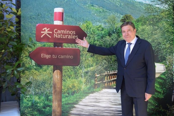 El ministro de Agricultura, Pesca y Alimentación, Luis Planas, ha presentado este martes la campaña promocional "Caminos Naturales de España, Elige tu camino".