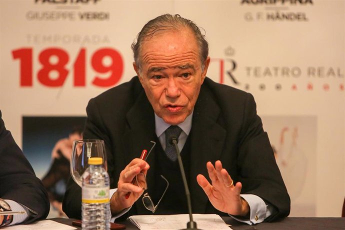 Archivo - El presidente del Teatro Real, Gregorio Marañón, en declaraciones a los medios. 