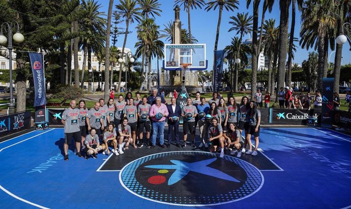 La selección española femenina de baloncesto, en el 3X3 Plaza CaixaBank de Melilla