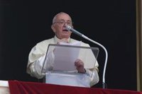 El Papa reza un rosario contra la guerra con varias familias de Ucrania, Siria o Irak