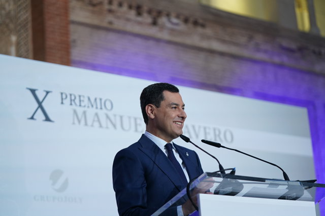 Moreno destaca la importancia de los premios Manuel Clavero y felicita a su ganadora Pilar Manchón