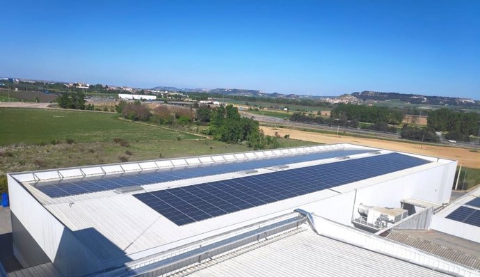 Imagen de la instalación solar de autoconsumo instalada por Chocolates Trapa
