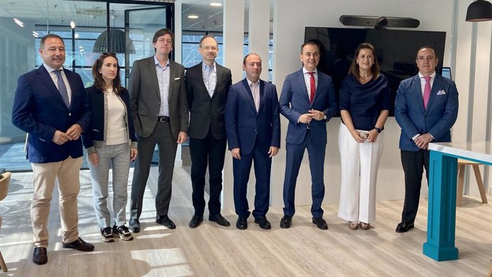 El fundador y CEO de Appian, Matt Calkins, y el vicepresidente de Automatización de Appian, Víctor Ayllón, delegados de la Junta de Andalucía, del Ayuntamiento de Sevilla y del Parque Científico y Tecnológico Cartuja, entre otros dirigentes a la recient