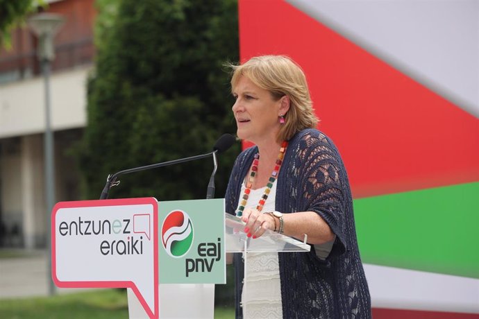 La presidenta del BBB del PNV, Itxaso Atutxa, en el 110 aniversario del batzoki de Lezama (Bizkaia)