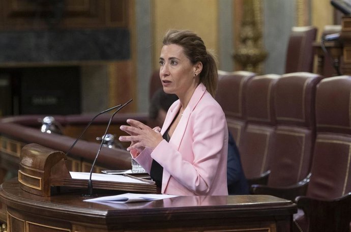 La ministra de Transportes, Movilidad y Agenda Urbana, Raquel Sánchez, interviene en una sesión plenaria en el Congreso de los Diputados, a 25 de mayo de 2022, en Madrid (España). Durante el pleno, el Ejecutivo central debe responder a las preguntas de 