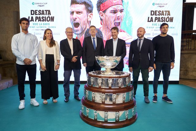 Foto de familia tras la presentación de Valencia como sede de la fase de grupos de las Finales de la Copa Davis 2022