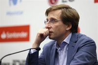 Almeida insta a PSOE y Más Madrid a "bajar el nivel de crispación" porque "no vale generar odio"