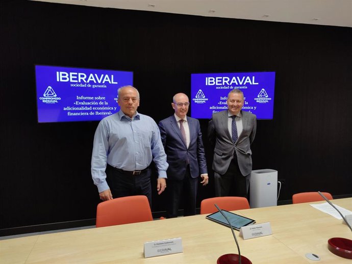 Carbonero, Pisonero y Molina durante la presentación del estudio.