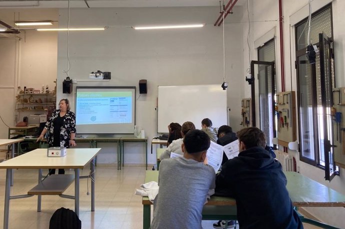 Taller de eficiencia energética de Endesa en un instituto de Maó