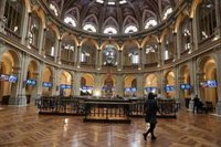 El Ibex se da la vuelta (-0,25%) y se aleja de los 8.900 en la media sesión, lastrado por Telefónica