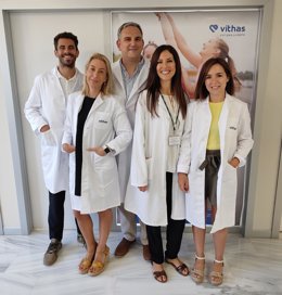 Hugo Linares entrenador deportivo , Virginia Gutiérrez, nutricionista, Dr. Carlos Marra-López,coordinador-jefe de la unidad de obesidad;  la psicóloga Sofia Martos e Inmaculada  García Leal, nutricionista.