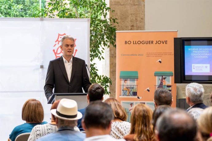 El vicepresidente segundo y conseller de Vivienda y Arquitectura Bioclimática, Héctor Illueca, presenta las ayudas del Bono Alquiler Joven