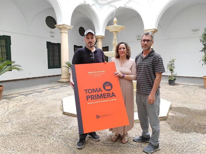 La delegada de Cultura en la Diputación de Córdoba, Salud Navajas, en la presentación de 'Toma Primera'.
