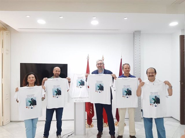 El secretario general de la Consejería de Agua, Agricultura, Ganadería, Pesca, Medio Ambiente y Emergencias, Víctor Martínez, presentó hoy la II Macro Limpieza de Fondos Marinos, que se desarrollará el próximo sábado en el litoral regional.