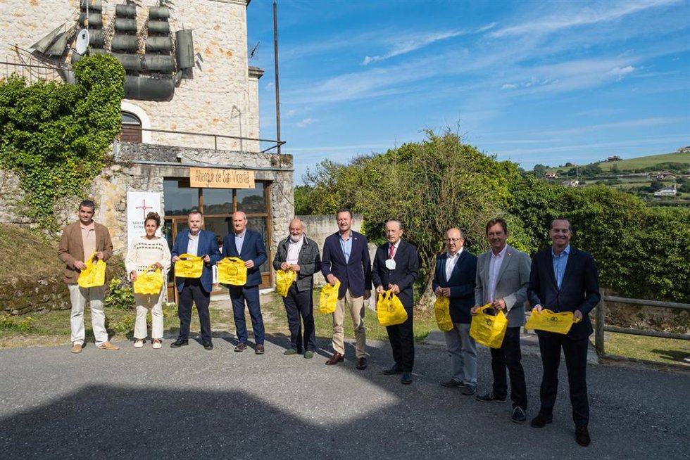 Los consejeros de Desarrollo Rural, Guillermo Blanco, y de Turismo, Javier López Marcano, presentan una nueva edición de la campaña Camino del Reciclaje, junto a Ecoembes