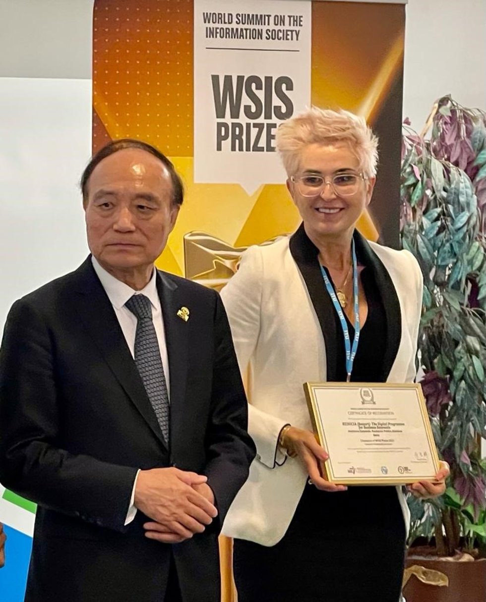 La directora de Andalucia Emprende, Rosa Siles, junto al secretario general de la Union Internacional de Telecomunicaciones, Oulin Zhao